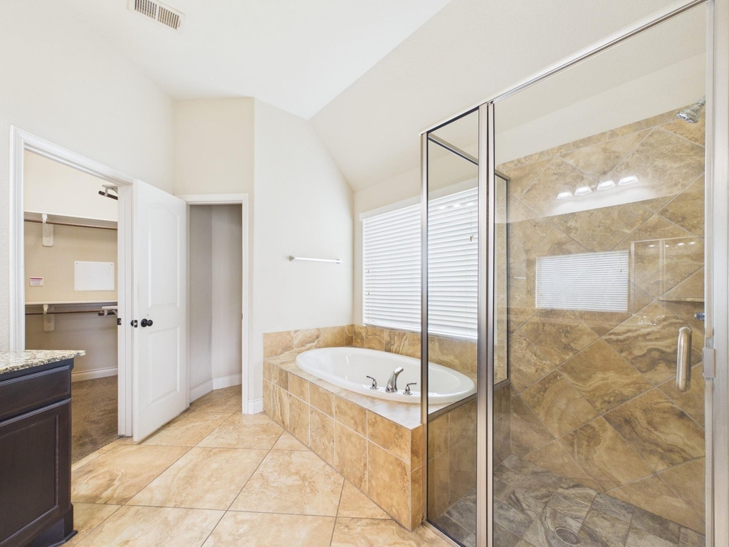 2807 Naples Park Lane - Photo 17