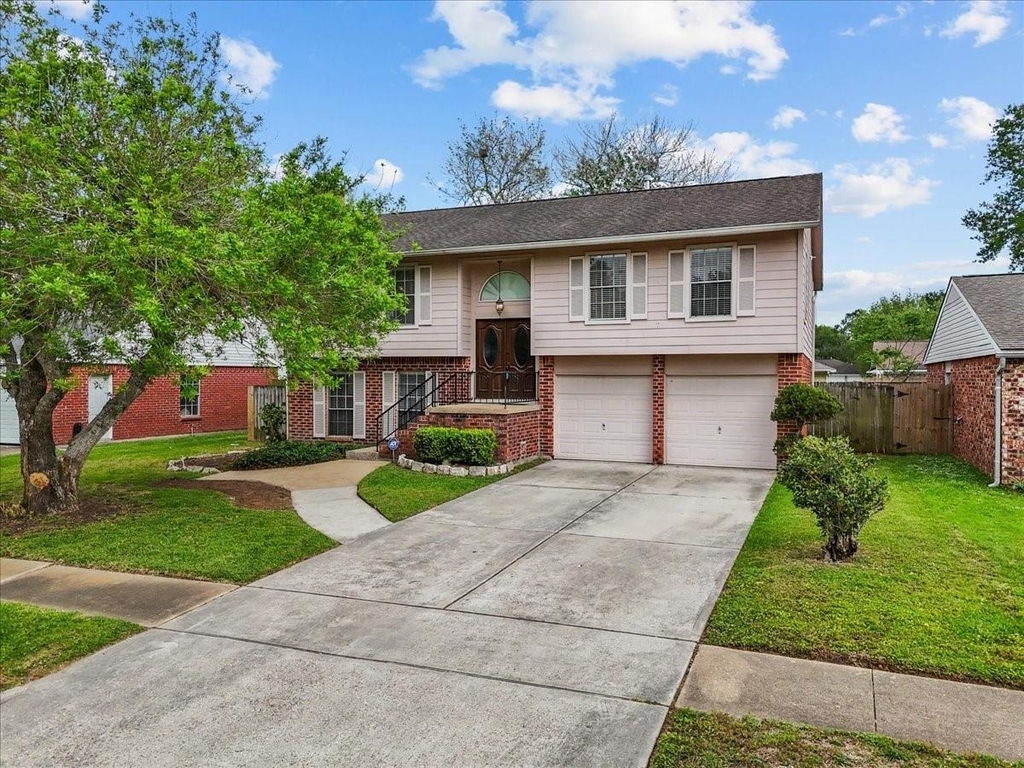 430 W Redway Lane W - Photo 0