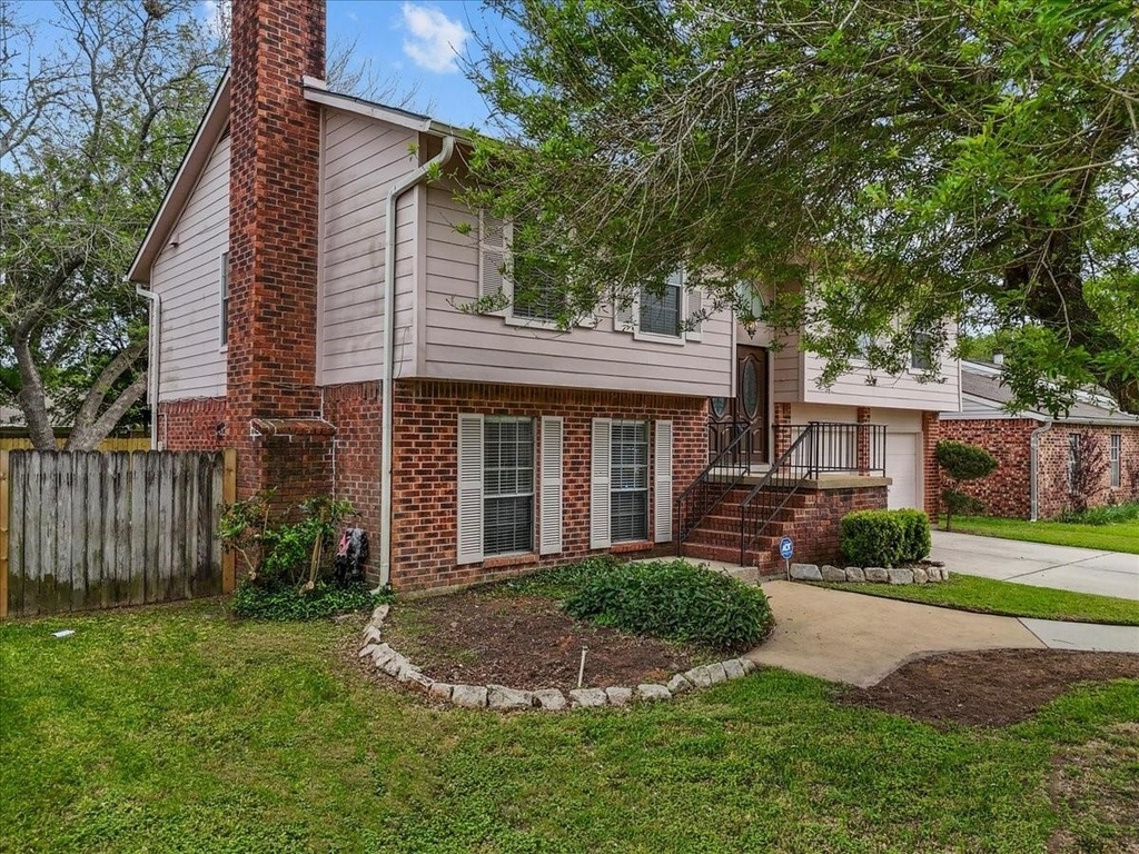 430 W Redway Lane W - Photo 1