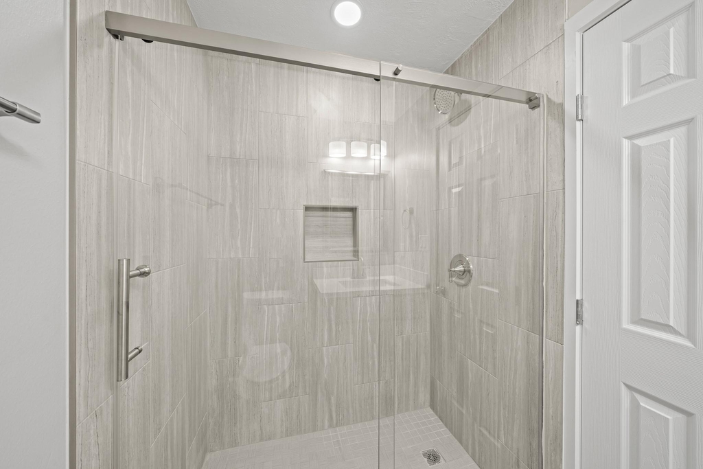 2201 Fountain View Drive - Photo 9