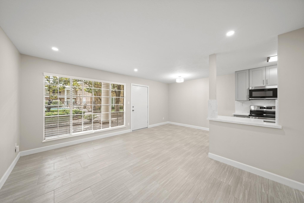 2201 Fountain View Drive - Photo 4