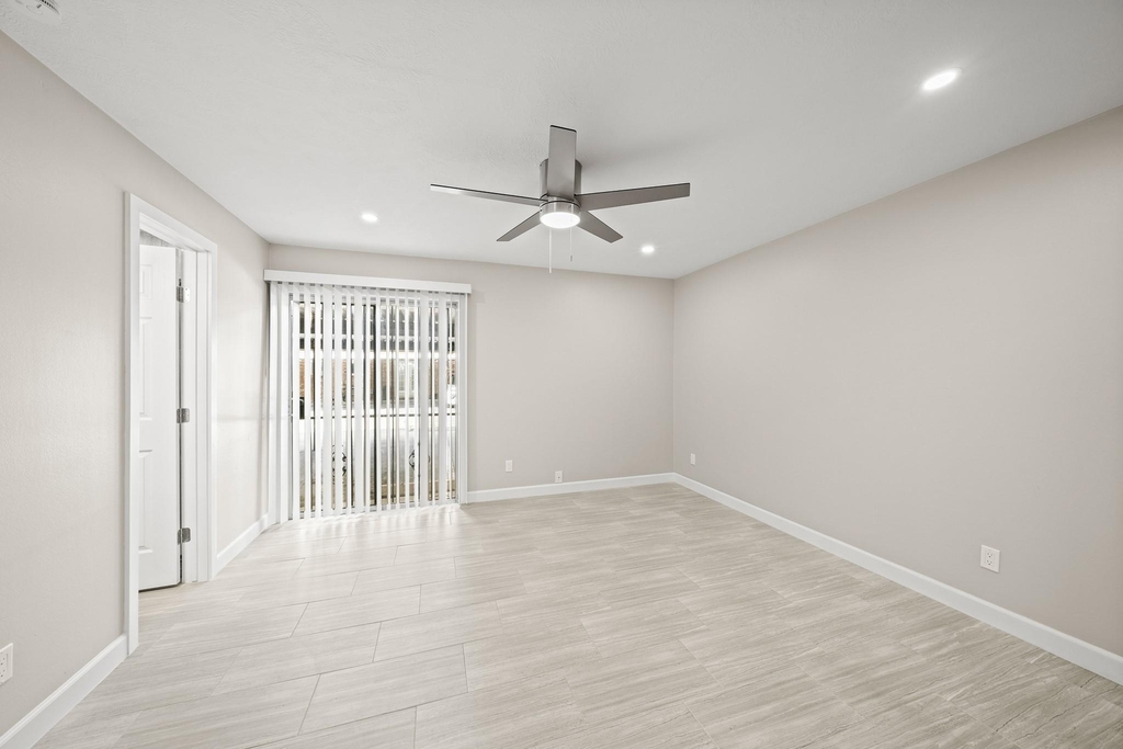 2201 Fountain View Drive - Photo 5