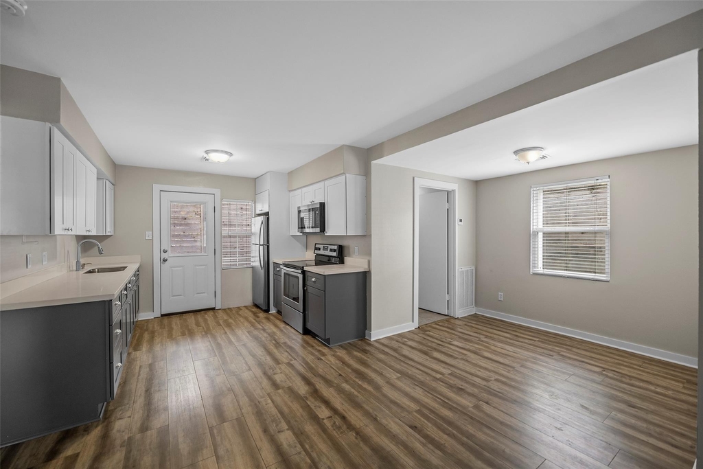 6918 Irvington Boulevard - Photo 3