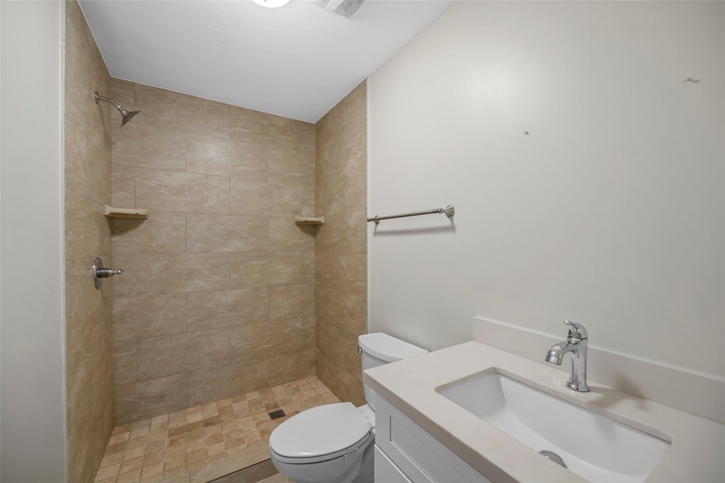 6918 Irvington Boulevard - Photo 9