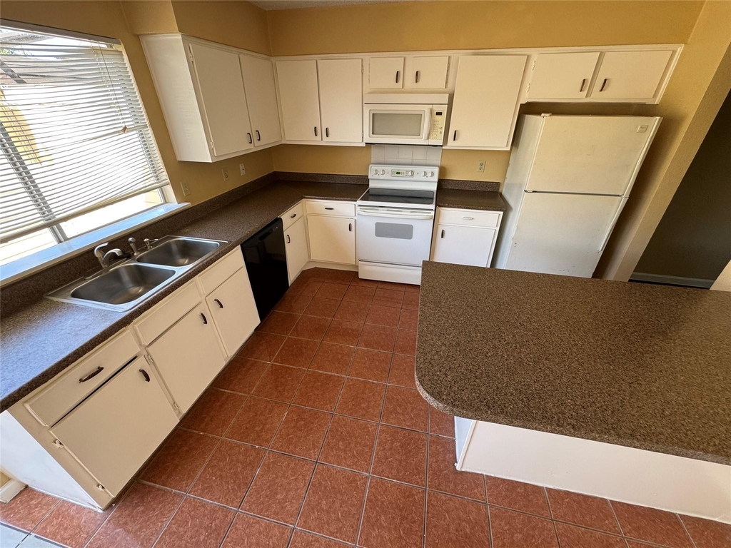 7170 S Dairy Ashford Road - Photo 2