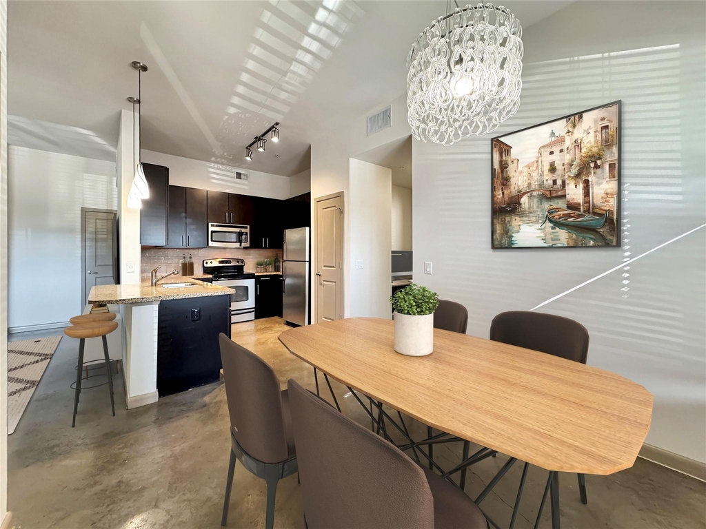 306 Mcgowen Street - Photo 2