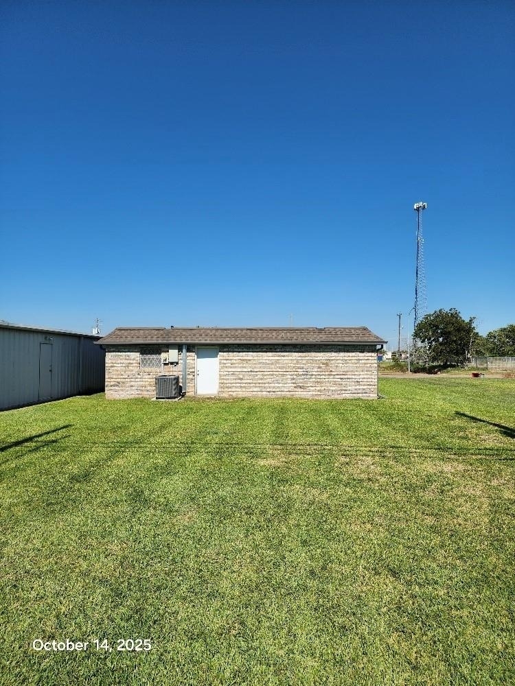 1301 N Avenue H - Photo 28