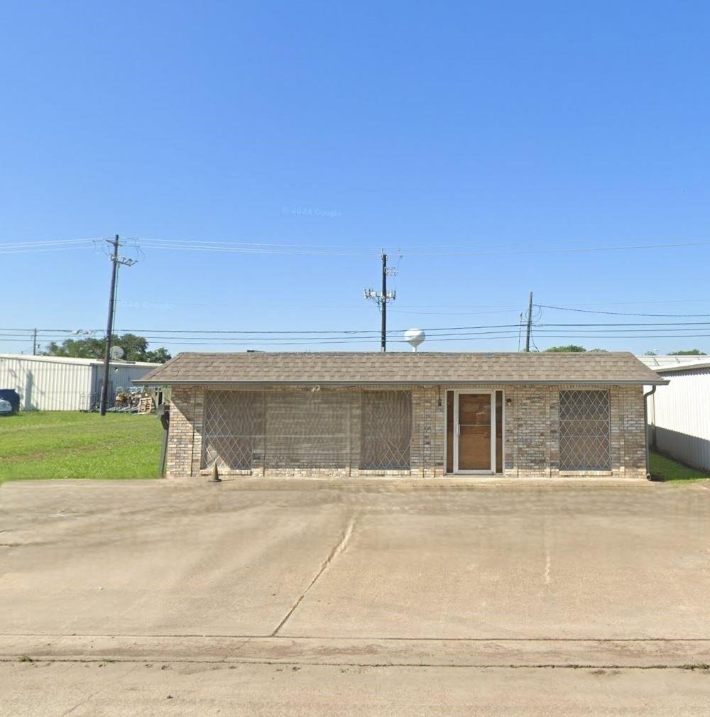 1301 N Avenue H - Photo 4
