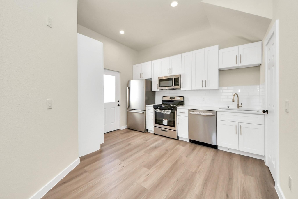 8025 Peachtree Street - Photo 13