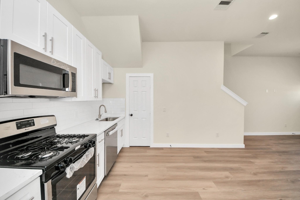 8025 Peachtree Street - Photo 16