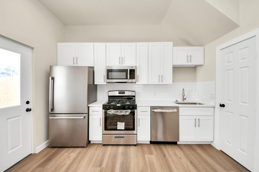 8025 Peachtree Street - Photo 14