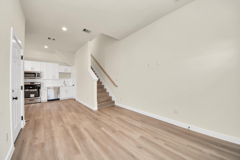 8025 Peachtree Street - Photo 11