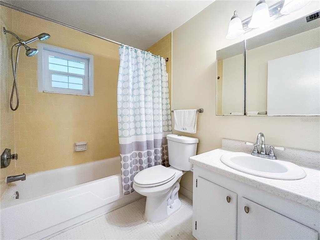 1706 Belleair Forest Drive - Photo 3