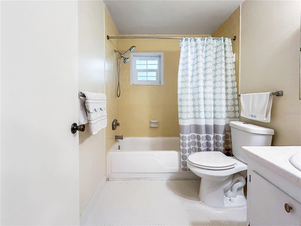 1706 Belleair Forest Drive - Photo 2