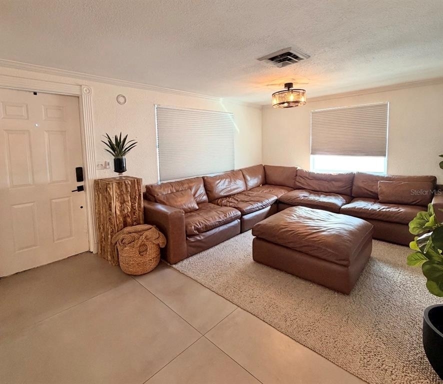 7060 52nd Street N - Photo 2