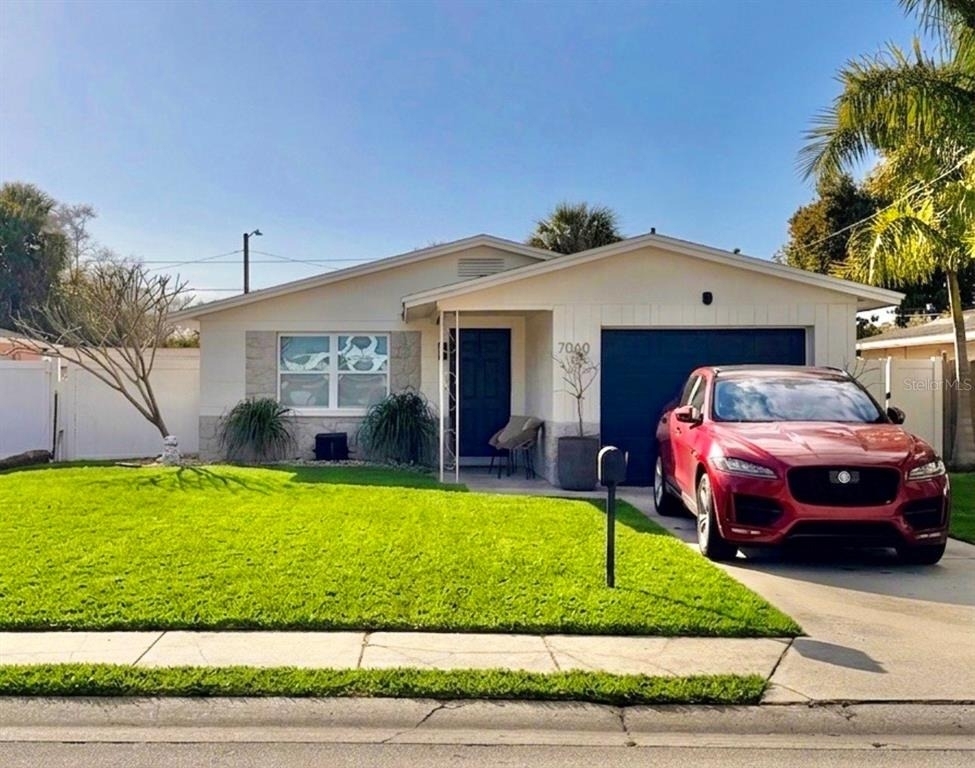 7060 52nd Street N - Photo 0