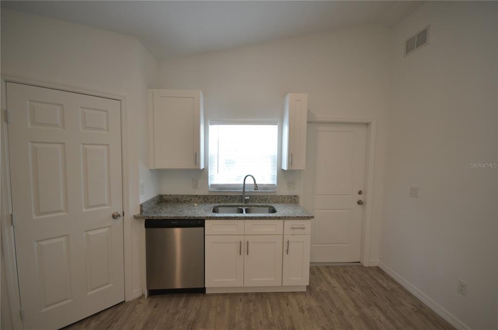2225 Carver Avenue - Photo 11
