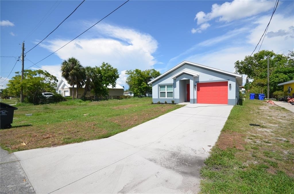 2225 Carver Avenue - Photo 2