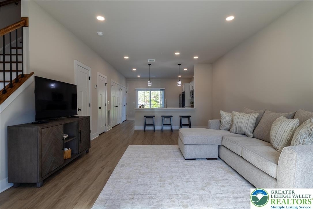 1411 Greenview Drive - Photo 5