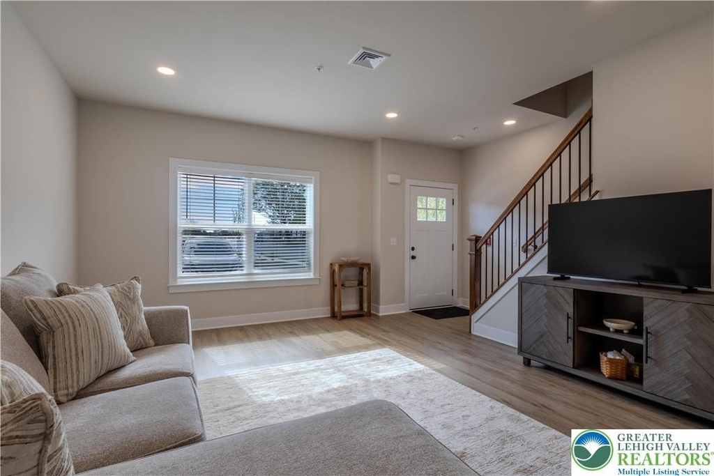 1411 Greenview Drive - Photo 2