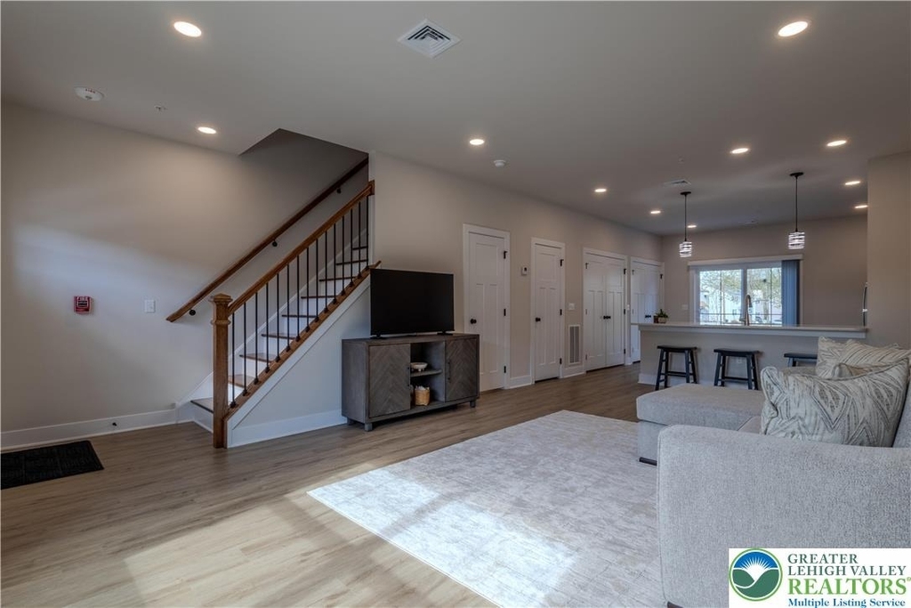 1411 Greenview Drive - Photo 3