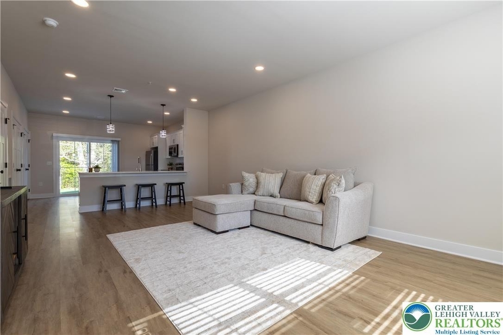 1411 Greenview Drive - Photo 4