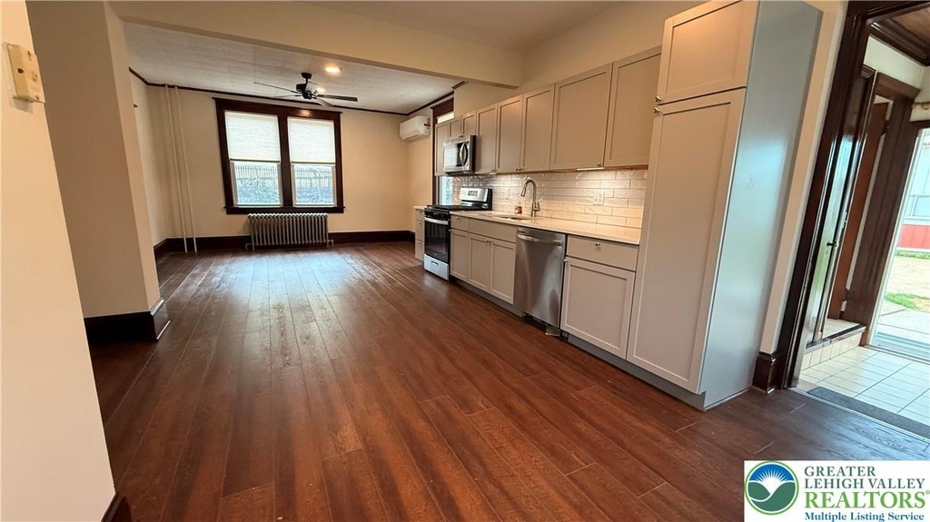3241 Freemansburg Avenue - Photo 3