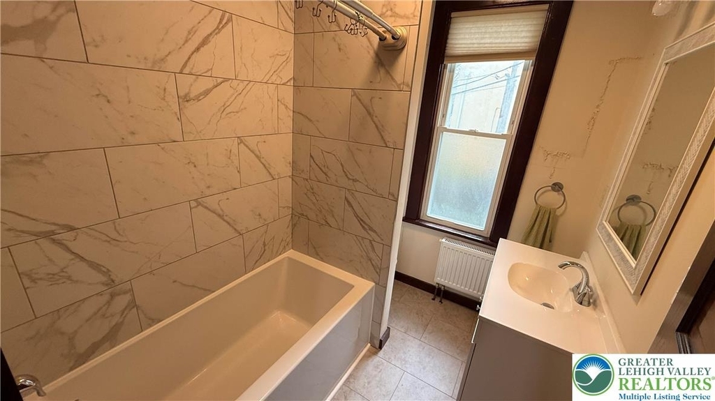 3241 Freemansburg Avenue - Photo 9
