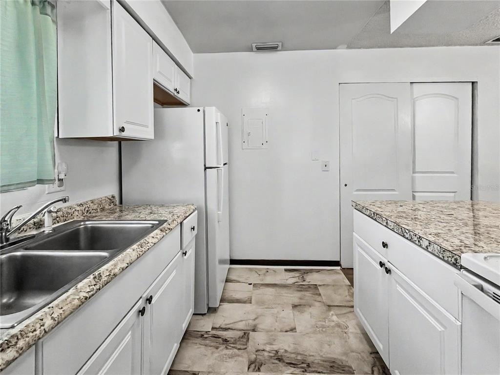 2752 Hidden Lake Boulevard - Photo 7