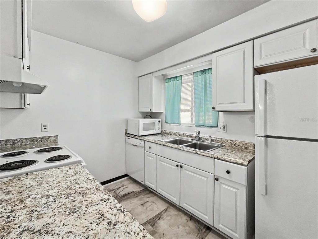 2752 Hidden Lake Boulevard - Photo 5