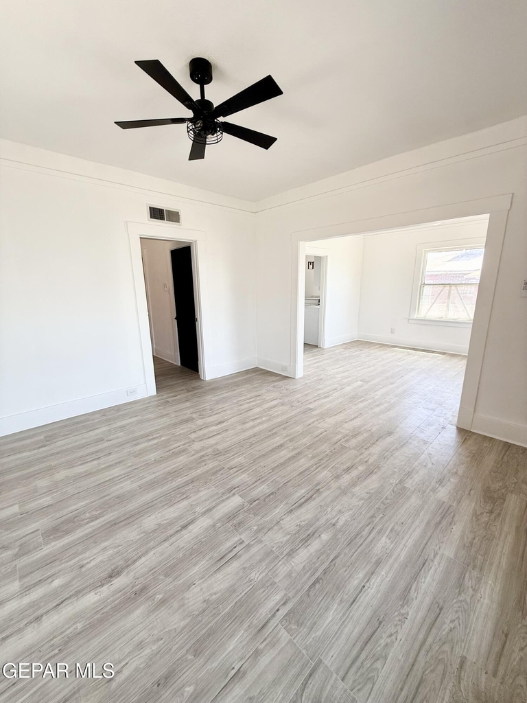 3203 Frankfort Avenue - Photo 2