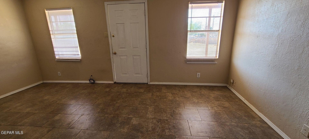 8817 Lawson Street - Photo 6