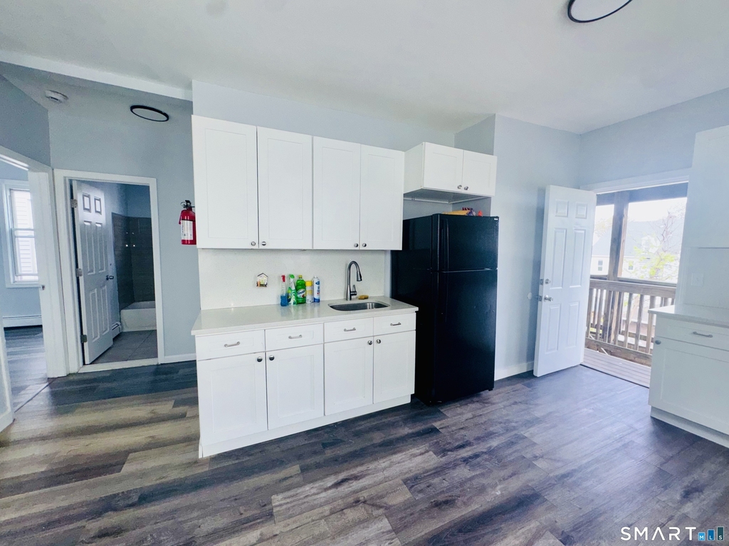898 Hancock Avenue - Photo 5