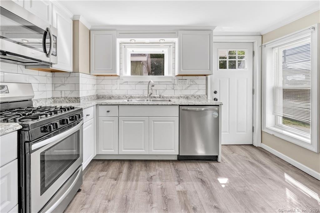 156 New Haven Avenue - Photo 2