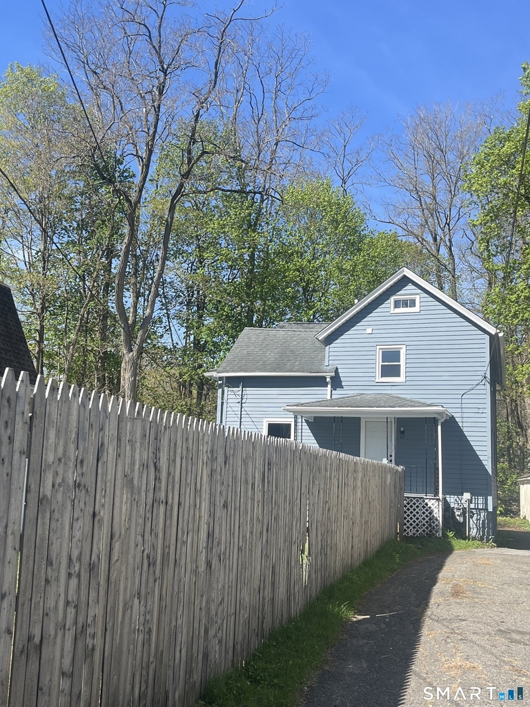 17 Woodbine Street - Photo 1