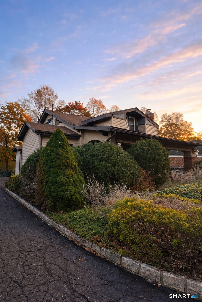 466 Derby Avenue - Photo 2