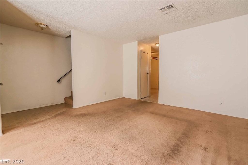 566 Kristin Lane - Photo 3