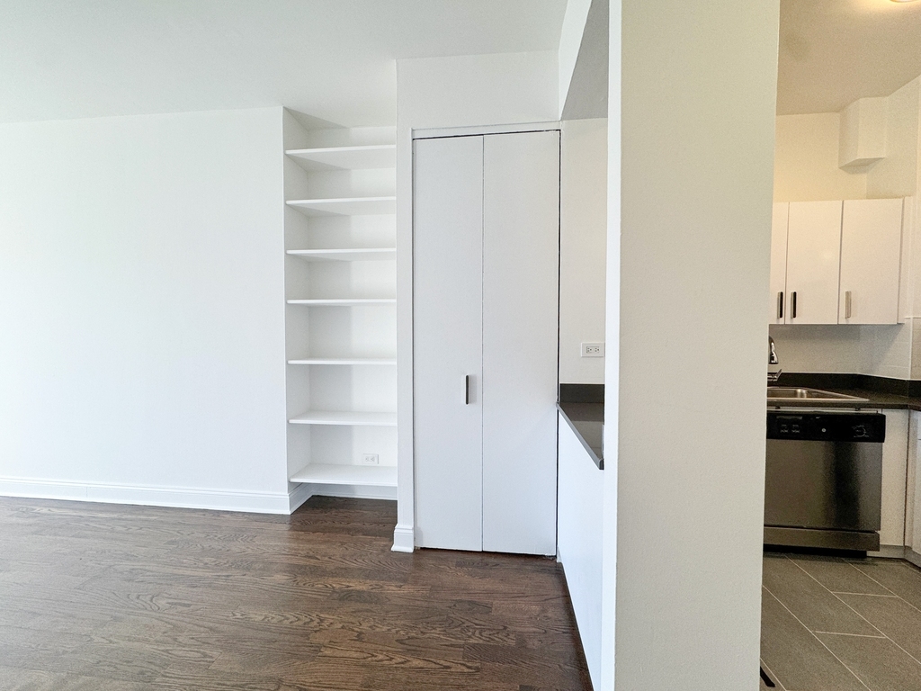 235 West 22nd Street - Photo 7