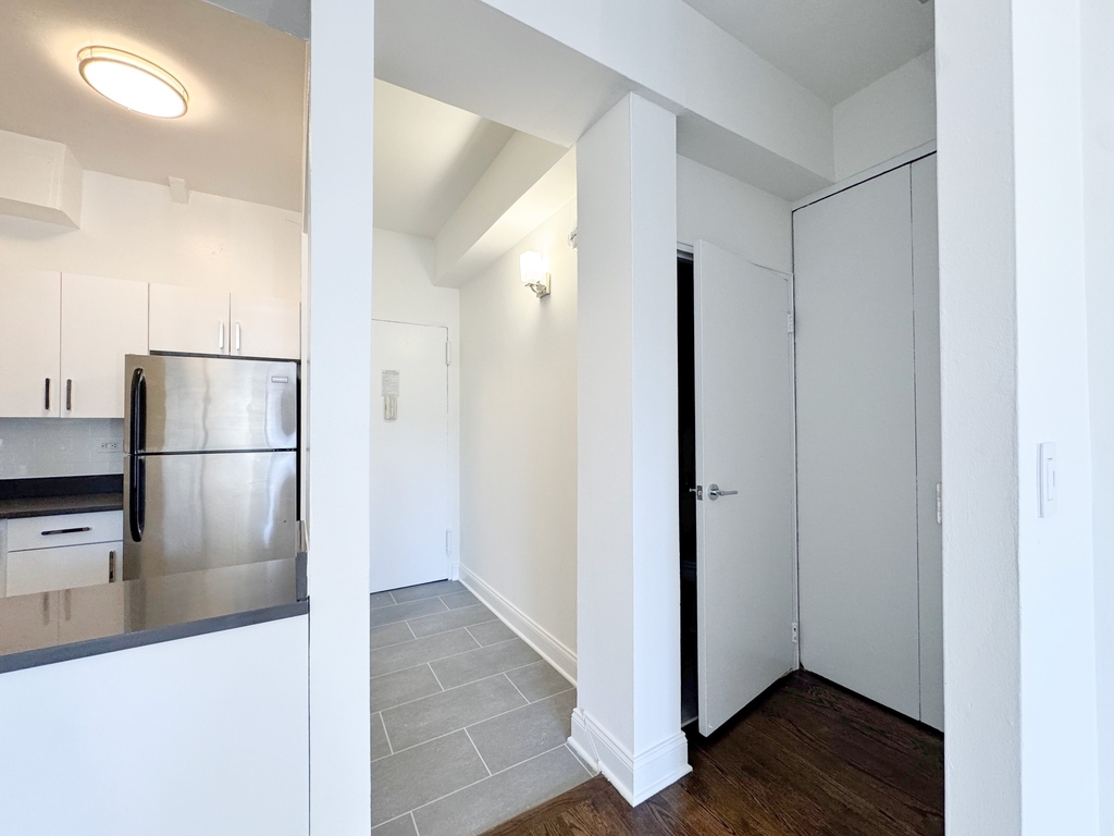 235 West 22nd Street - Photo 6