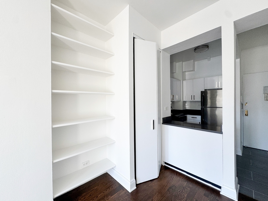 235 West 22nd Street - Photo 2