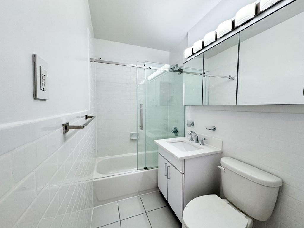 235 West 22nd Street - Photo 8