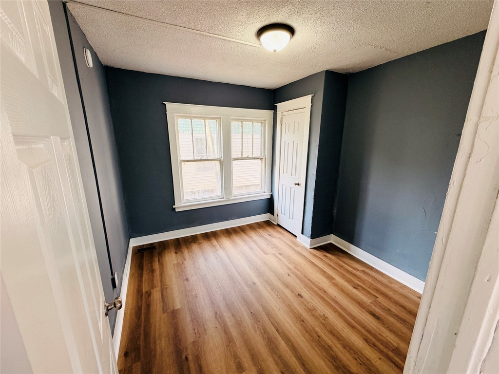 528 Chenango Street - Photo 7