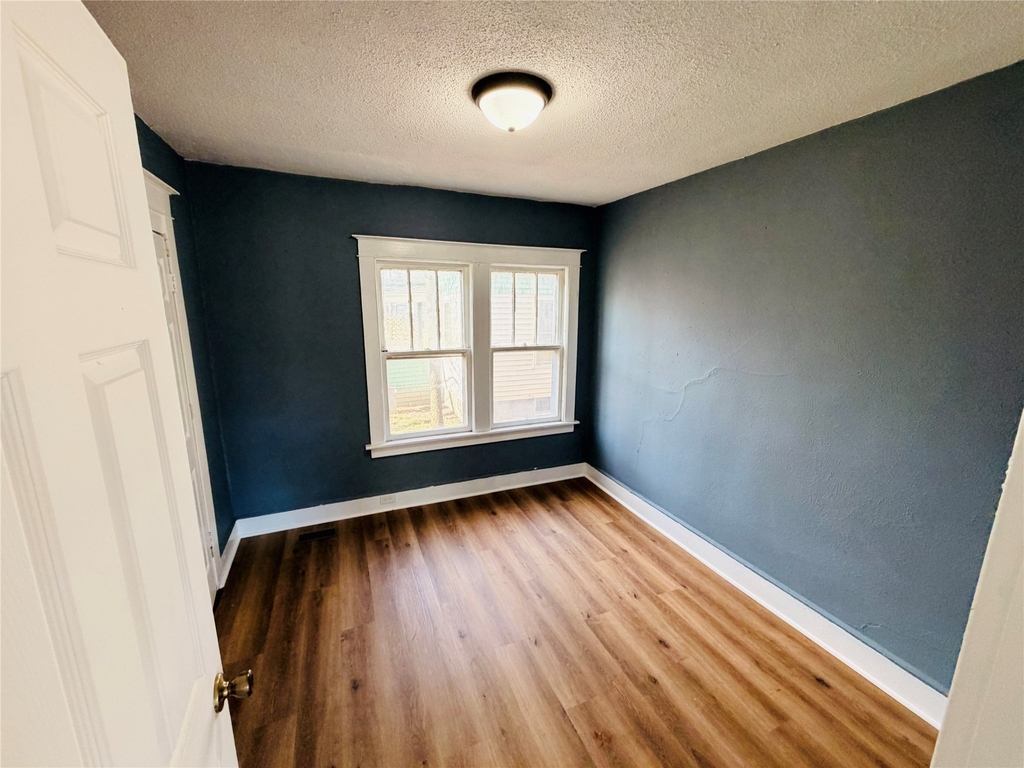 528 Chenango Street - Photo 8