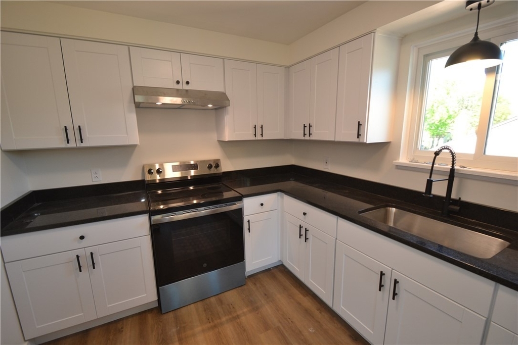 405 Garfield Avenue - Photo 1