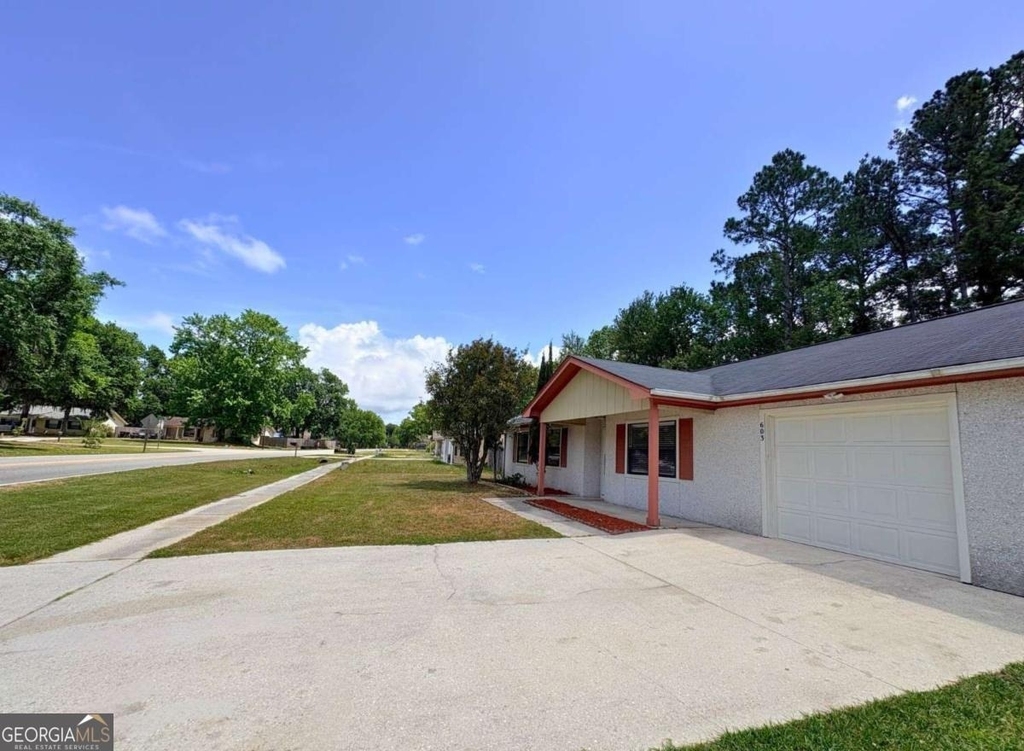 603 Plantation Village Drive - Photo 3