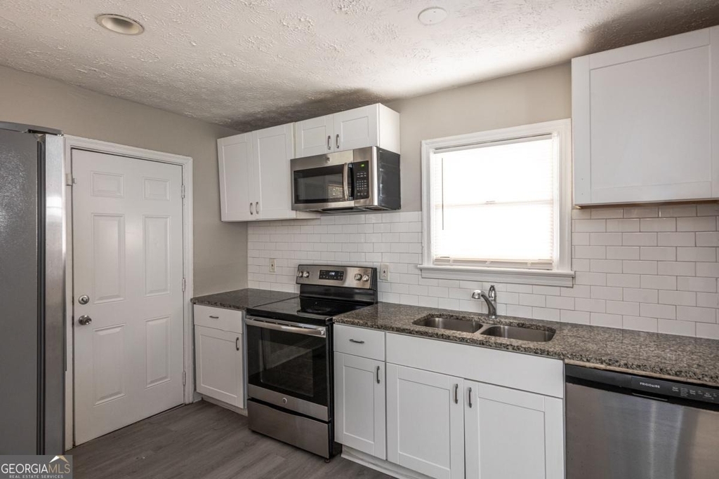 2153 Burroughs Avenue Se - Photo 7