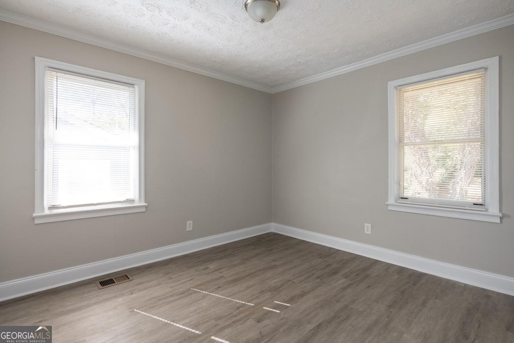 2153 Burroughs Avenue Se - Photo 14