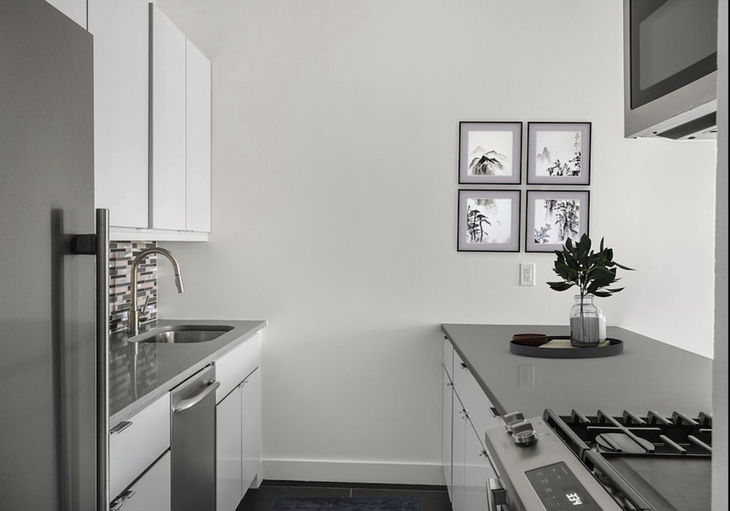 Second Avenue - Photo 6