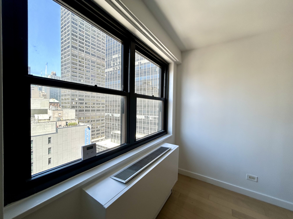 East 39th Street - Photo 4