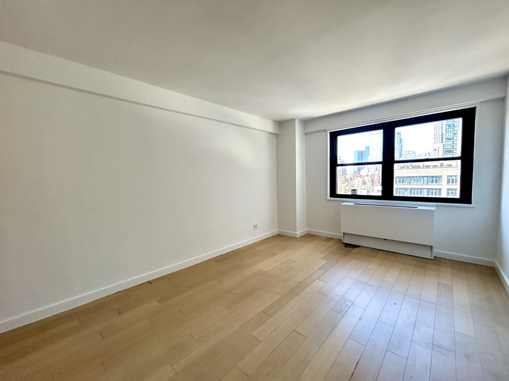 East 39th Street - Photo 6
